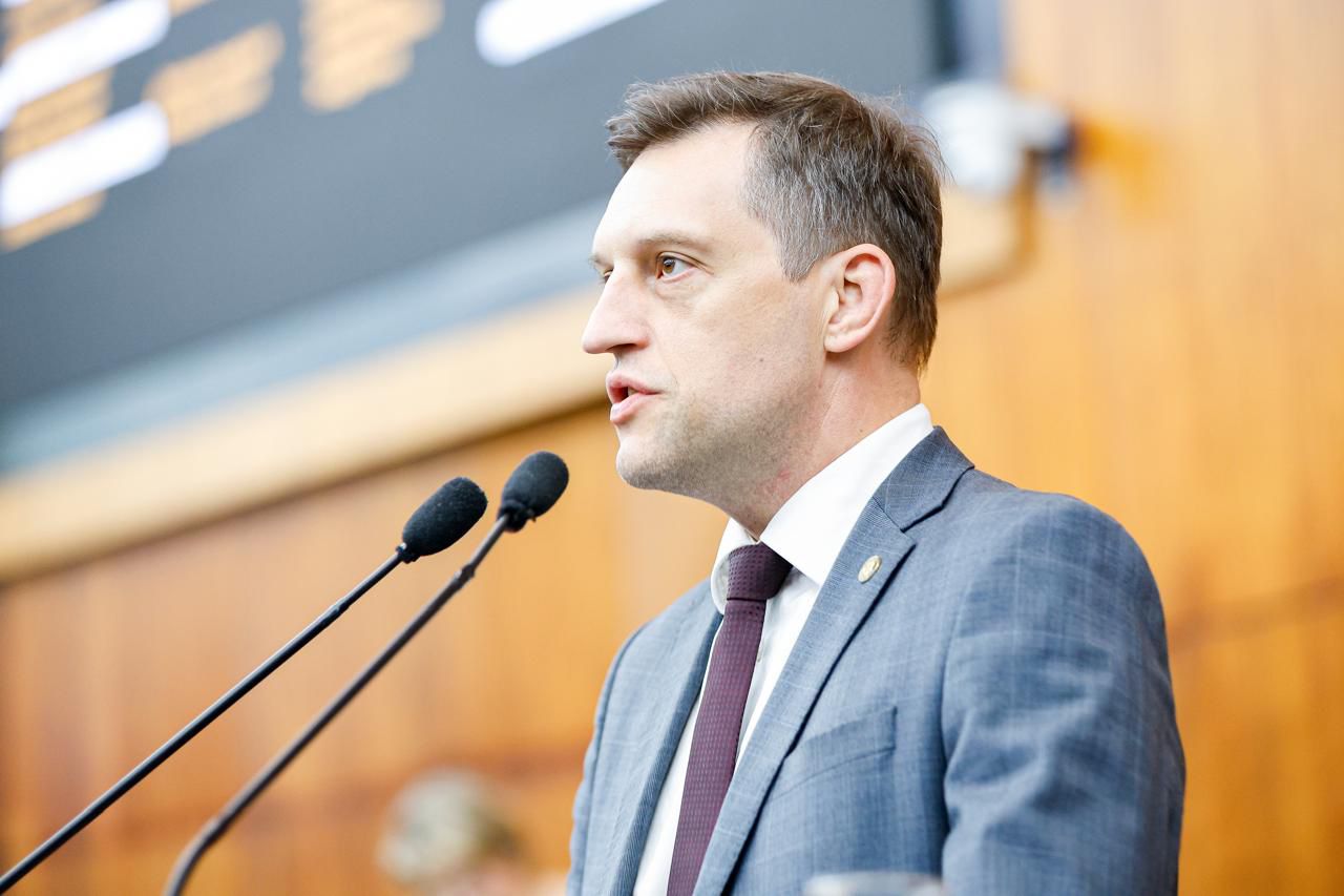 Pasin protocola projeto para proibir cobrança de múltiplas tarifas de água em hotéis e pousadas