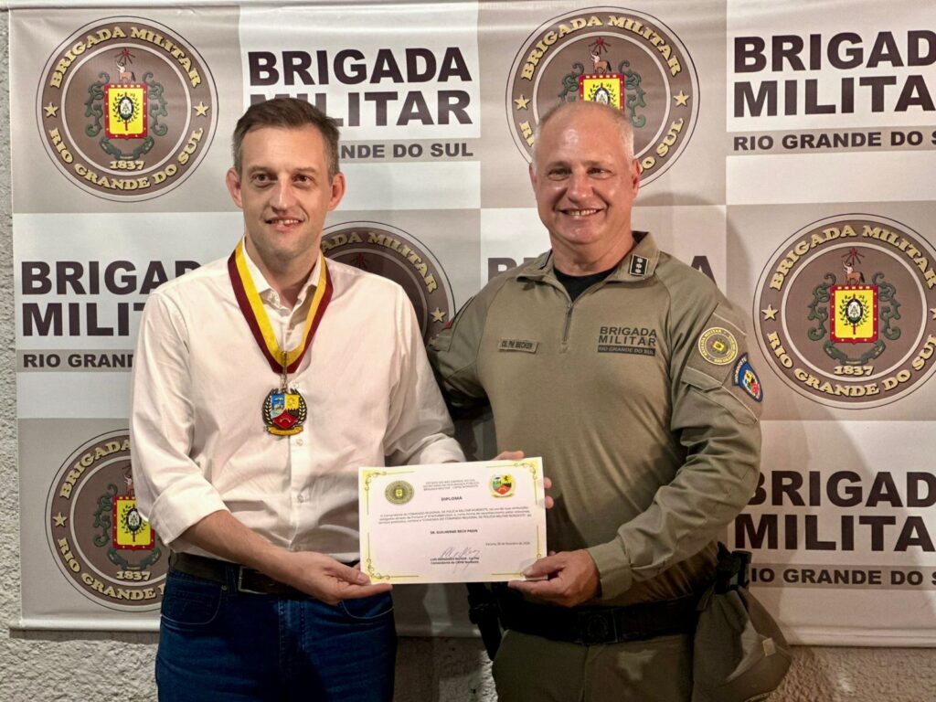 Pasin recebe comenda do Comando Regional de Polícia Ostensiva Nordeste